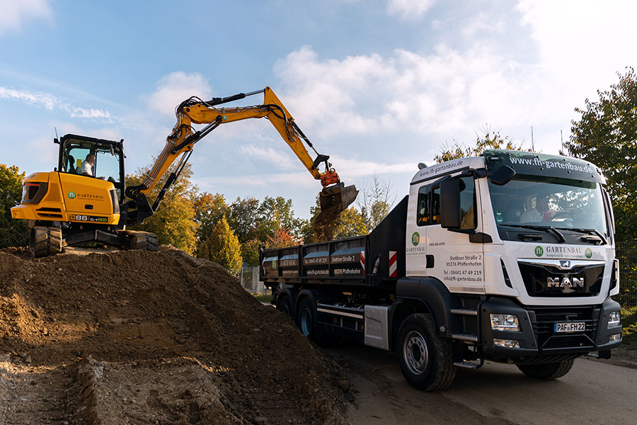 Bagger- & Erdarbeiten, Aushub und Erdbewegung, vom Garten bis zum Glasfasergraben. Bagger- & Erdarbeiten, Aushub und Erdbewegung, vom Garten bis zum Glasfasergraben.