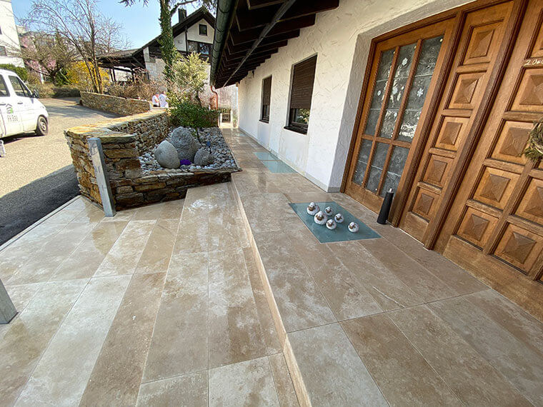 Shkallët prej guri natyror Shkallët prej guri natyror